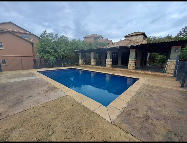 2 BEDROOM TOWNHOUSE FOR SALE IN CASTLEVIEW